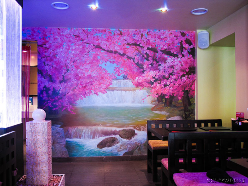 роспись сакура на стене в ресторане